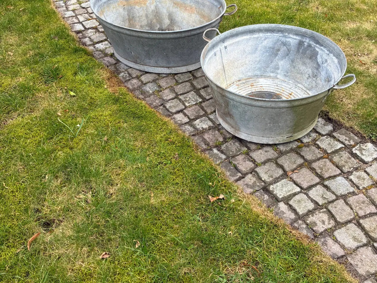 Billede 1 - 2 stk. store zinkbaljer