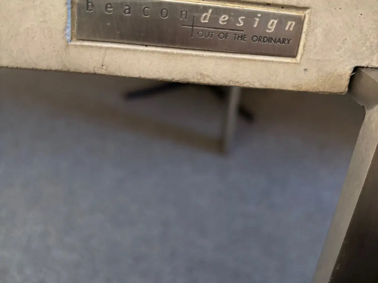 Billede 2 - Massiv sofabord i grå beton, Beacon Design.