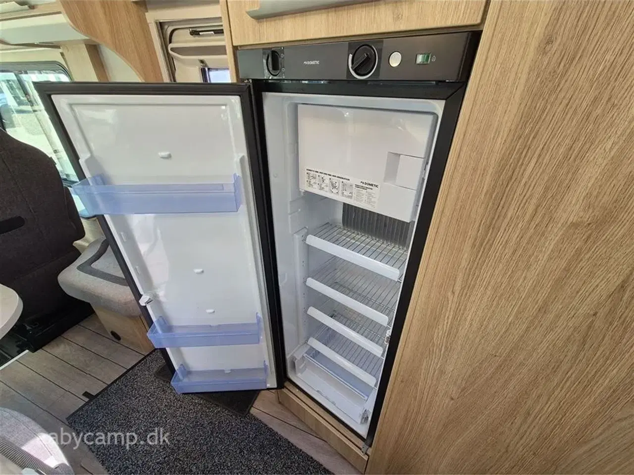 Billede 14 - 2019 - Knaus Sky I 700 LEG   Automatgear. markise. solceller. batterier. Elektrisk  indgangstrin. TV.  Egoist model Uden sænkeseng i forenden!!  Bemærk 3850 Kg. total.