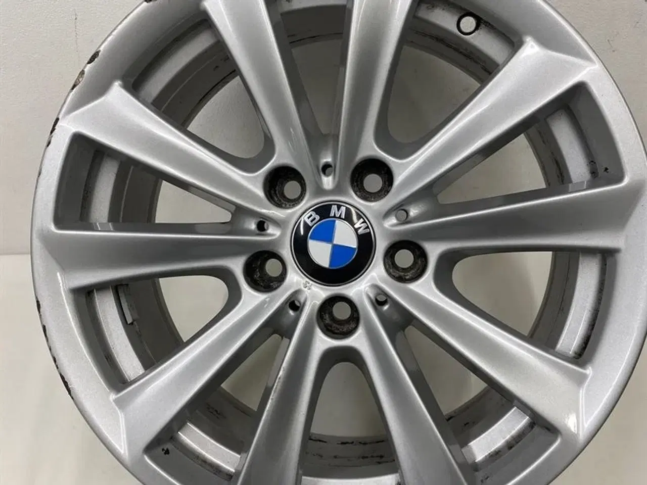 Billede 5 - 17" Org. BMW alufælge uden dæk "V speiche 236" A64497 BMW E90 E91 E92 E93 E90LCI E91LCI E92LCI E93LCI F10 F11 F12 F13 F06 GC F10 LCI F11 LCI F06 GC L