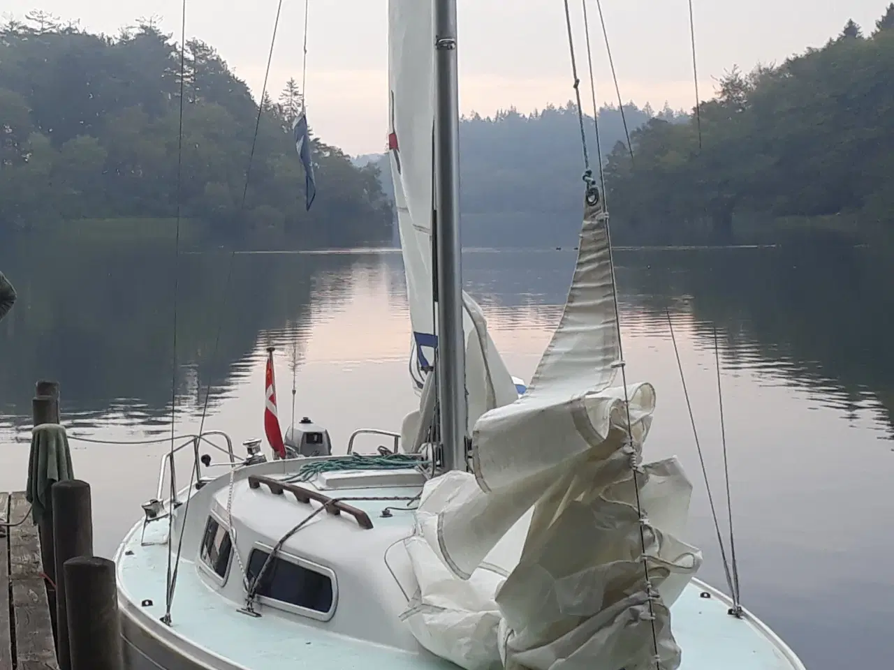 Billede 6 - Vi sælger vores skønne H-båd. Model Elvstrøm