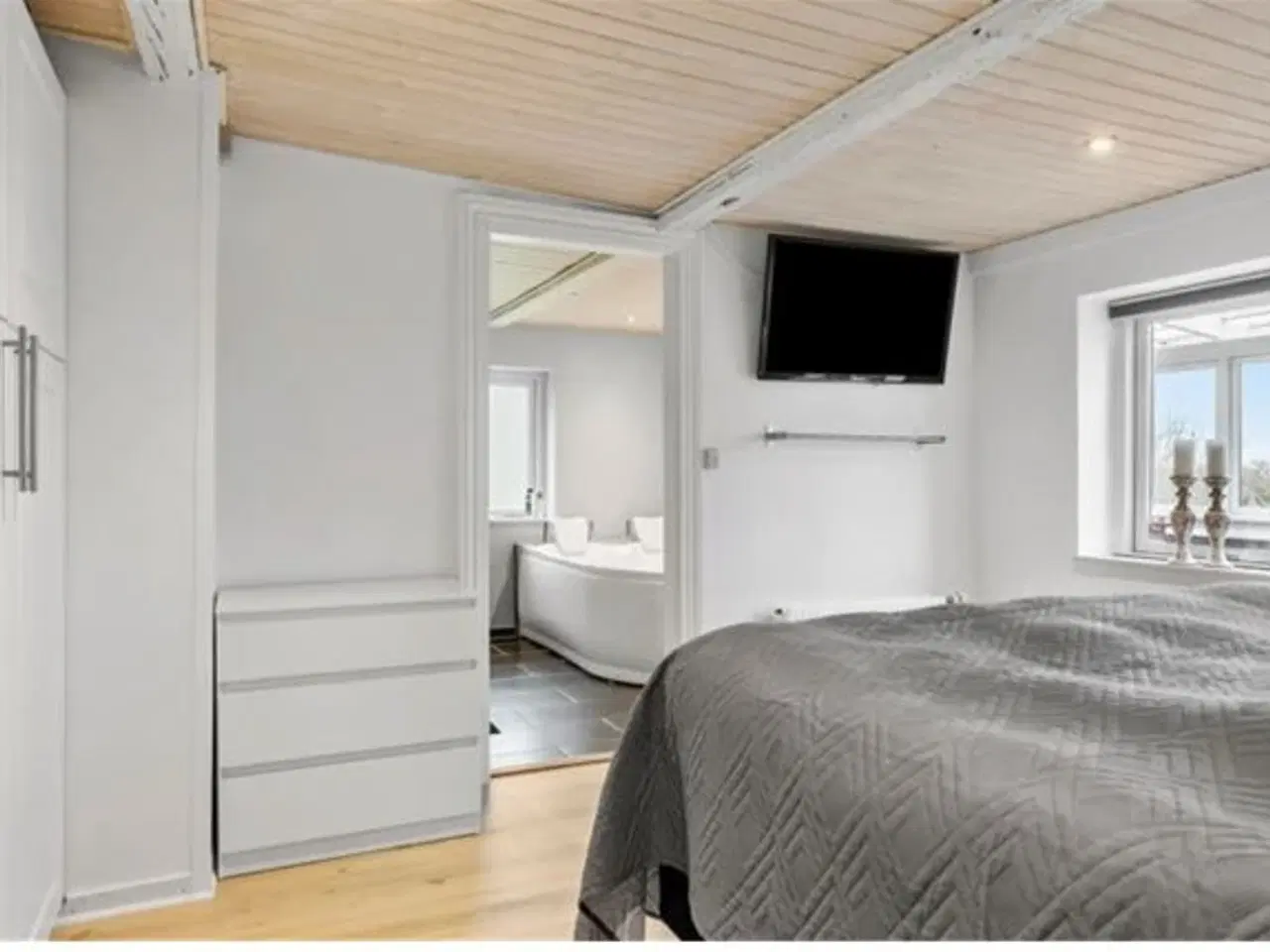 Billede 12 - Fin villa lidt ude på landet.