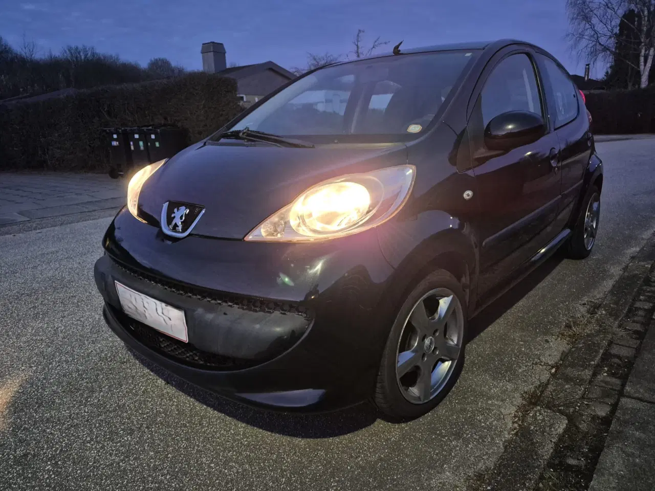 Billede 1 - Økonomisk og velkørende bil sælges LAV KM!