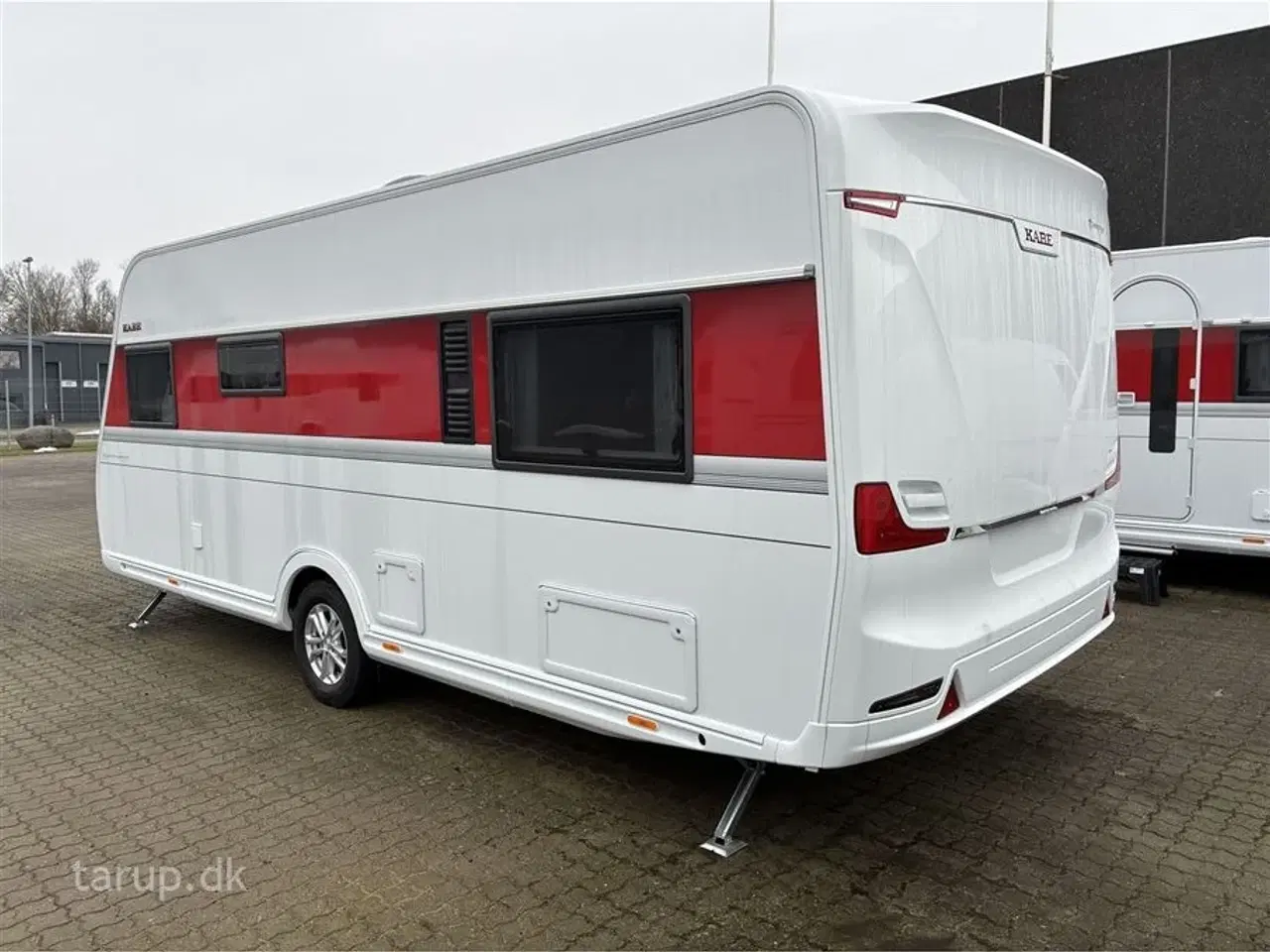 Billede 4 - 2026 - Kabe Ametist 560 GLE KS B2 PREMIUM LINE   enkeltsenge, udtræk til dobbeltseng, rundsiddegruppe i mørkegråt skind, ALDE centralvarme, vandbåren gulvvarme, stort kompressor køleskab