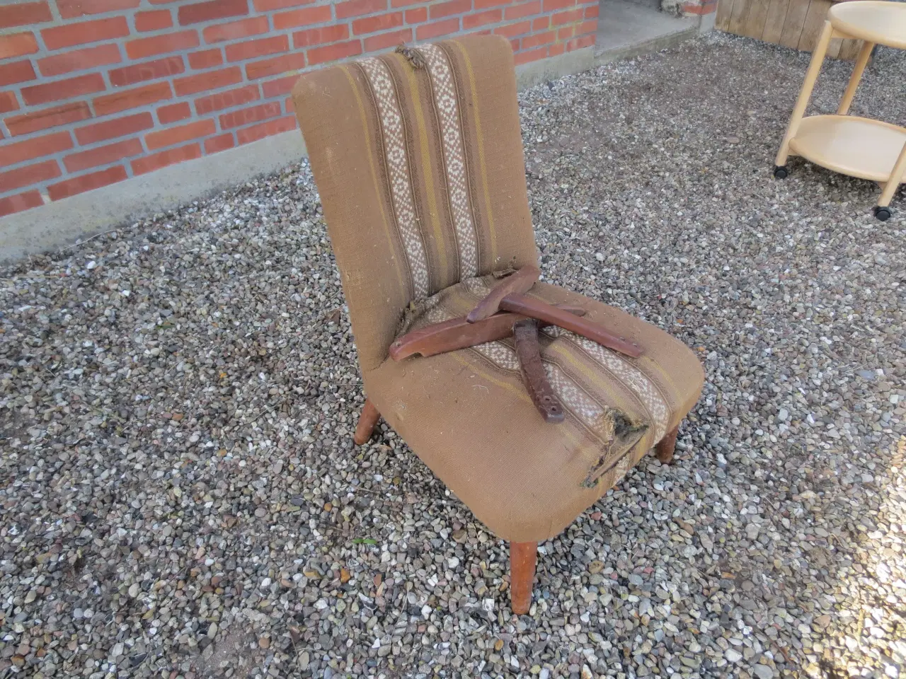 Billede 2 - 1 stk Retro Lænestol med teak armlæn og teak ben 