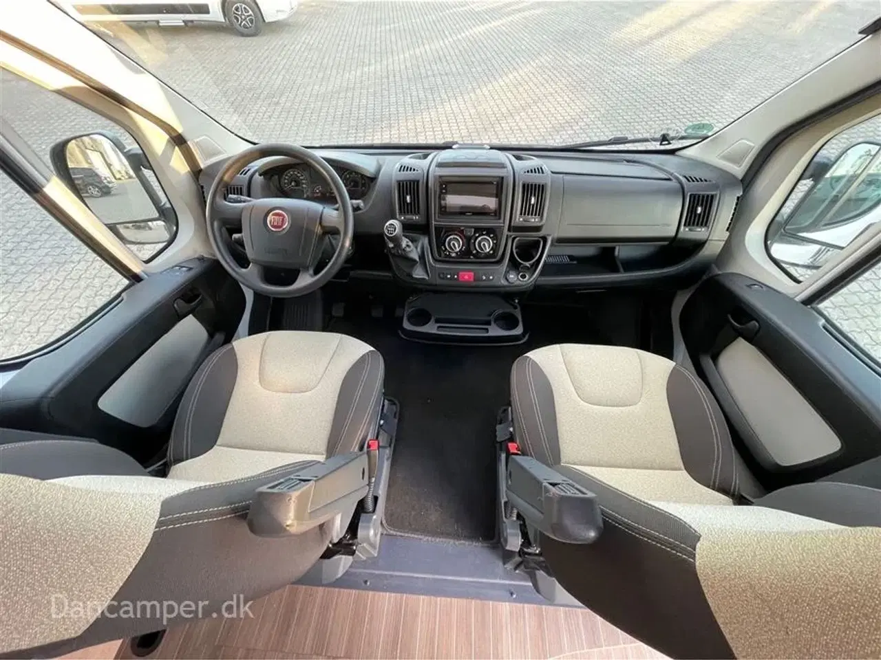 Billede 7 - 2017 - RoadCar R 600   MESSEPRIS kr. 524.900,- SPAR kr. 25.000,- Road Car R600 Van. 6 meters vogn med 6-trins manuel gear og anhængertræk