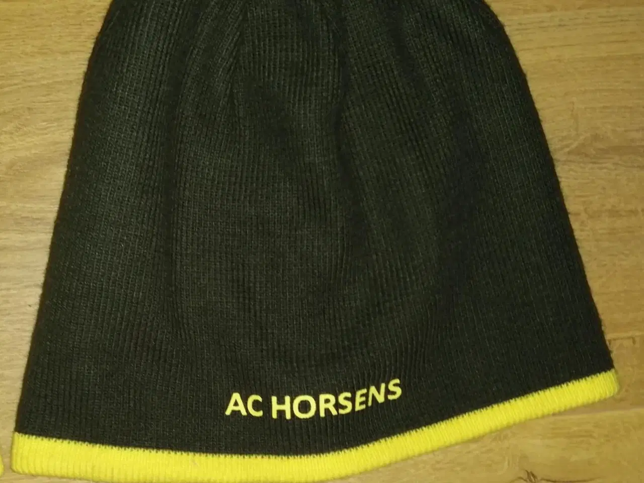 Billede 2 - 2 NYE AC HORSENS STRIKHUER VENDBAR