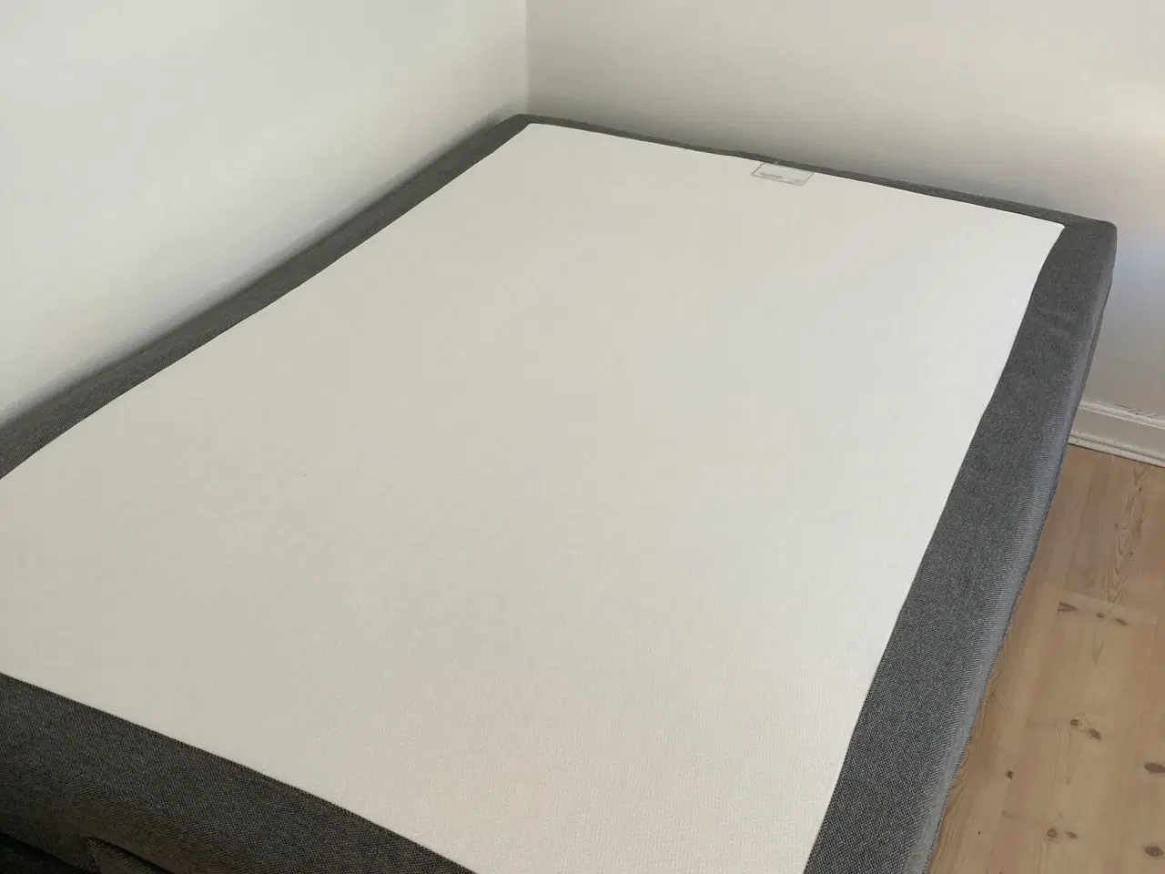 Billede 3 - Elevationsseng 140x200 købt 2018 20 cm latexmadras