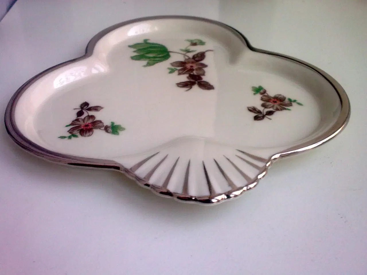 Billede 2 - Platin kant på gl. dansk mini bakke fad
