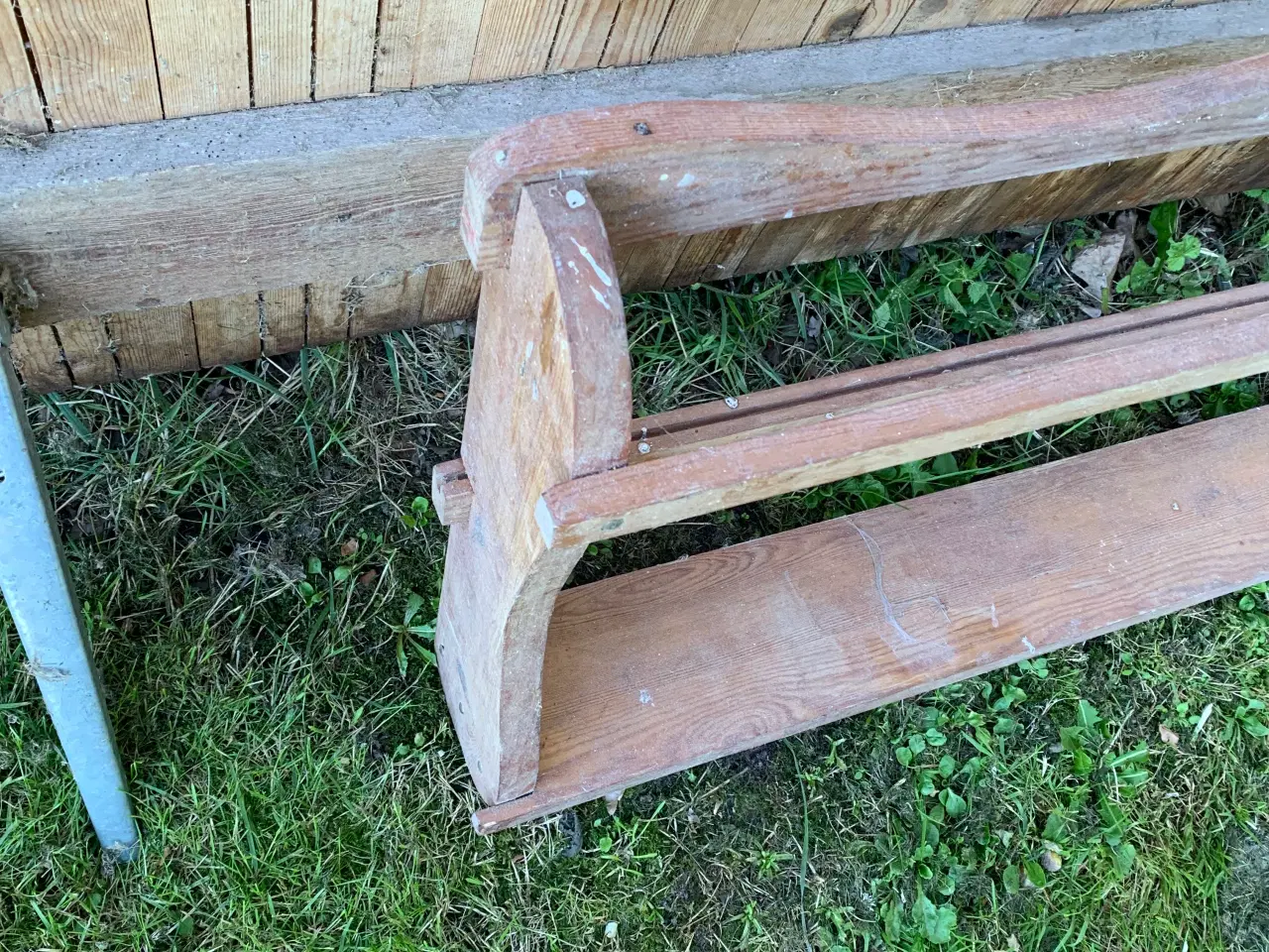 Billede 4 - Tallerkenrækker trænger til rengøring og maling 