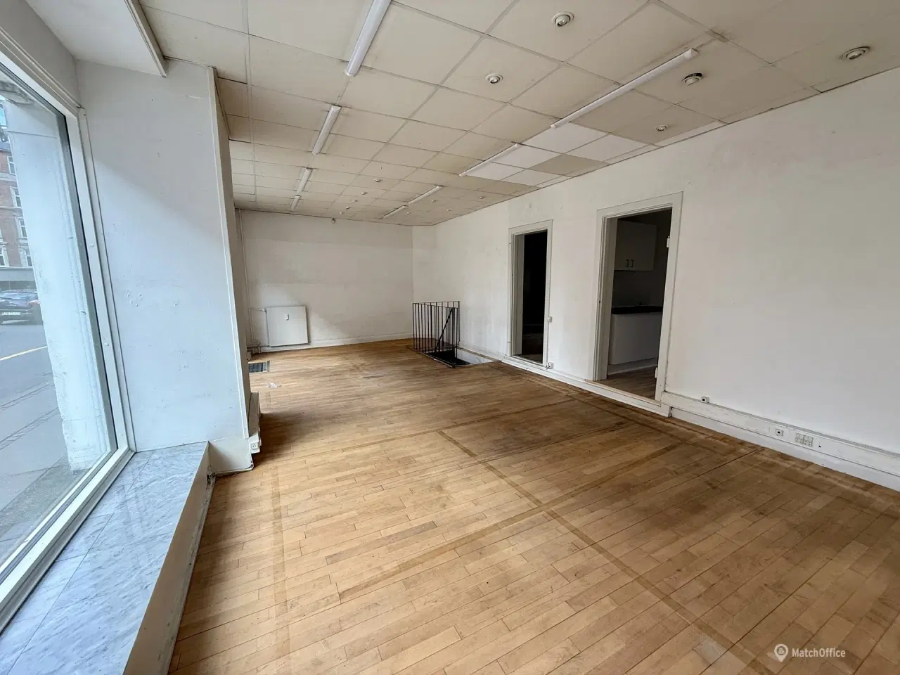 Billede 5 - Flot og velbeliggende butikslokaler i Frederiksberg på Falkoner Alle.