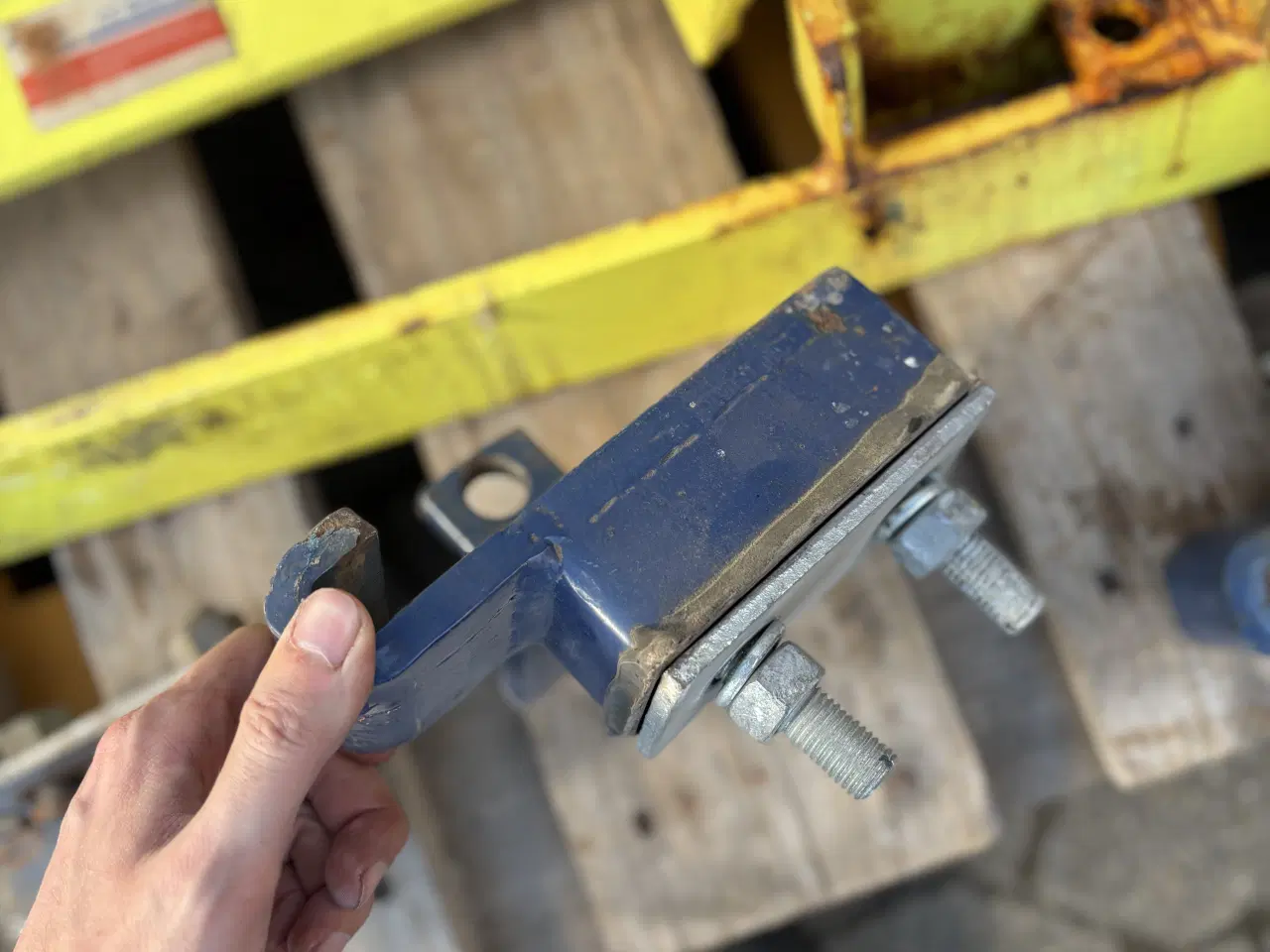 Billede 11 - Låsebomme til container - 7 stk = 2500 kr.