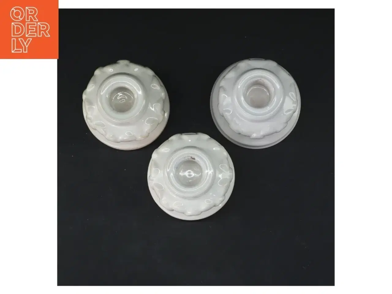 Billede 3 - Hvide porcelænslysstager fra L. Hiorth. (str. 3 stk 5,5 cm h, 7 cm Ø )