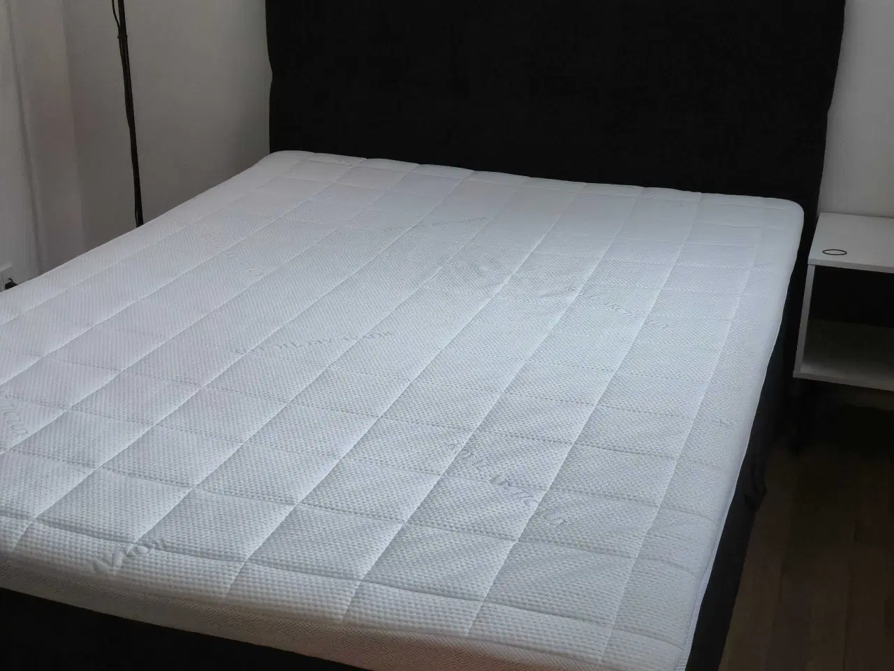 Billede 1 - Stof sort Kontinentalseng 140 x 200