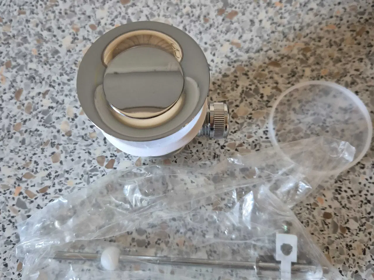 Billede 1 - Ny bundventil til vask