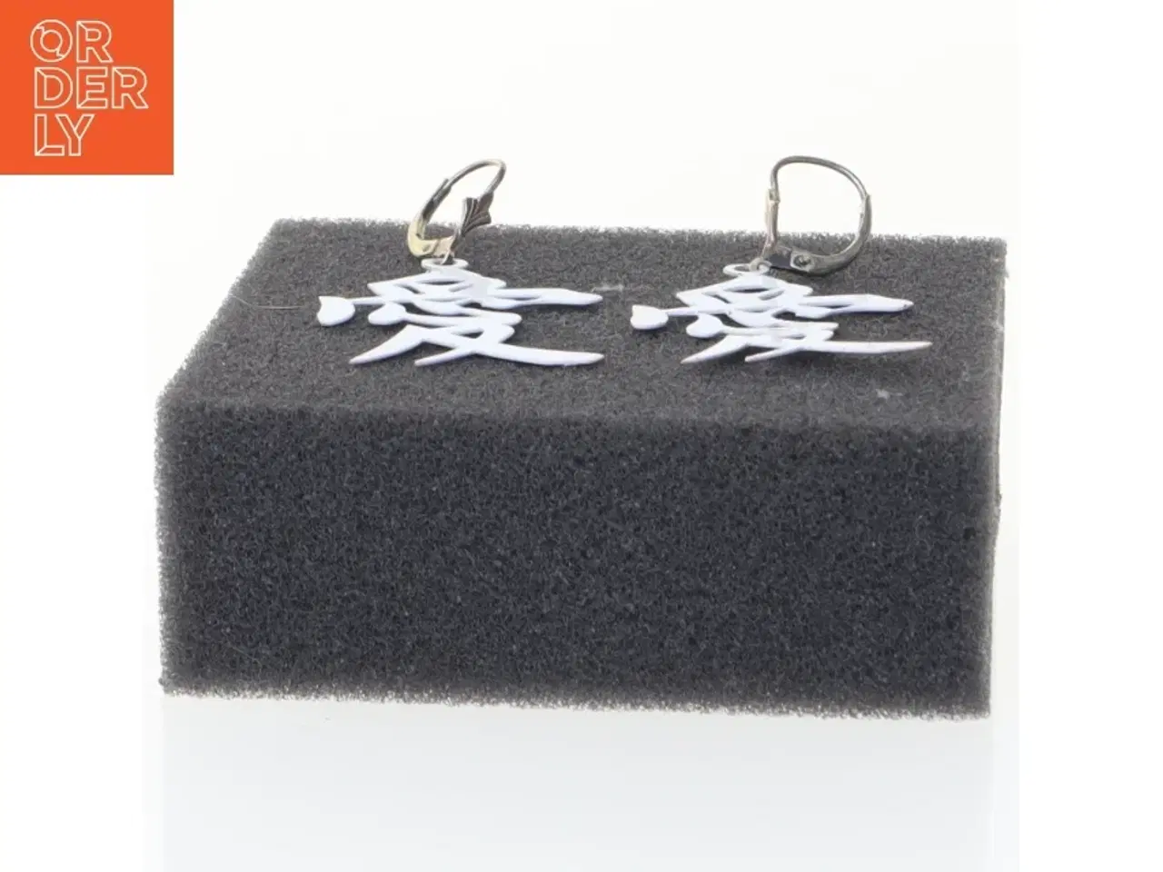 Billede 3 - Kinesiske tegn øreringe (str. 3,5 cm)