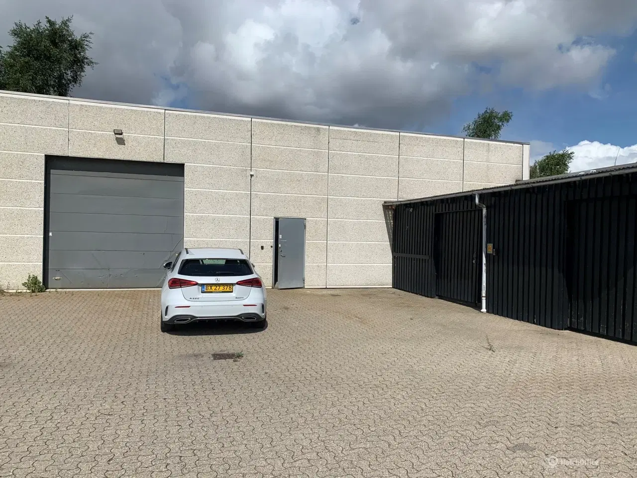 Billede 1 - Centralt beliggende lager med kontor - facade til Køge Bugt Motorvejen