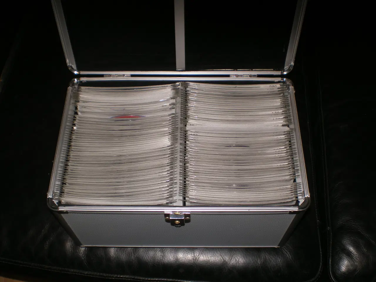 Billede 1 - Jeg sælger hermed min samling af danske film 