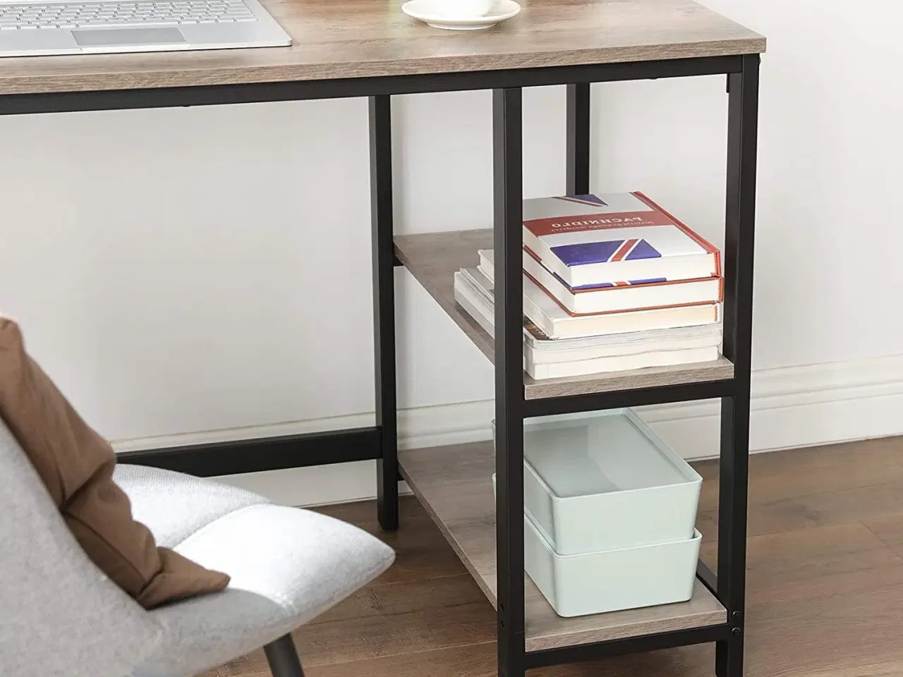 Billede 2 - Skrivebord i L‑form hjørneskrivebord med hylder, industrielt, greige/sort