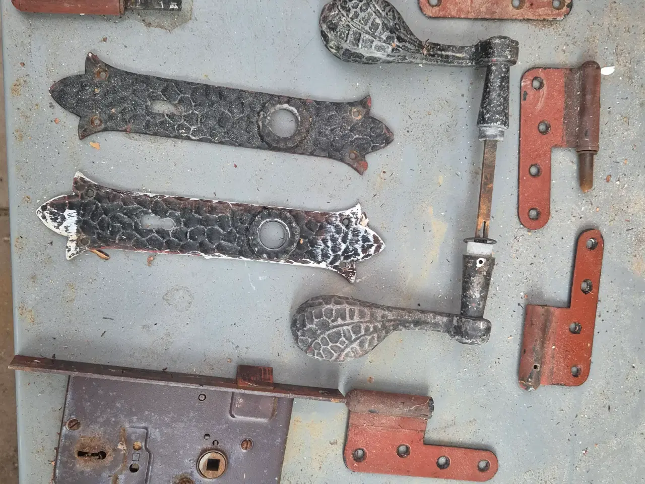 Billede 1 - Gamle dørgreb, hængsler og beslag – retro / vintag