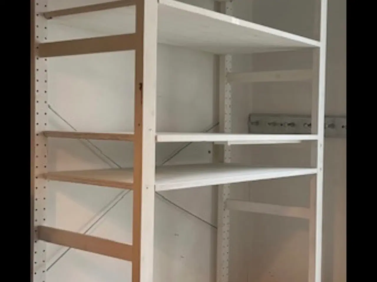 Billede 3 - Hvid malet IKEA IVAR-reolsystem med ekstra skuffe