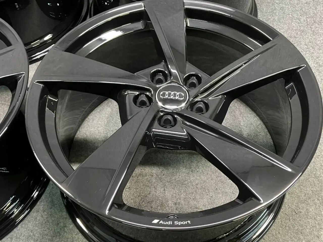 Billede 5 - ALUFÆLGE AUDI A4 B9 8W0 19"