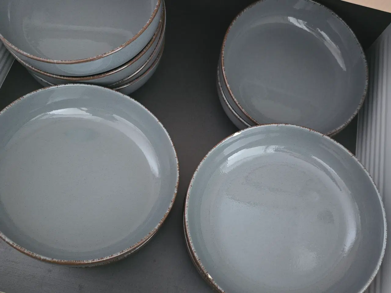 Billede 5 - Talerkner og skåle samt krus.