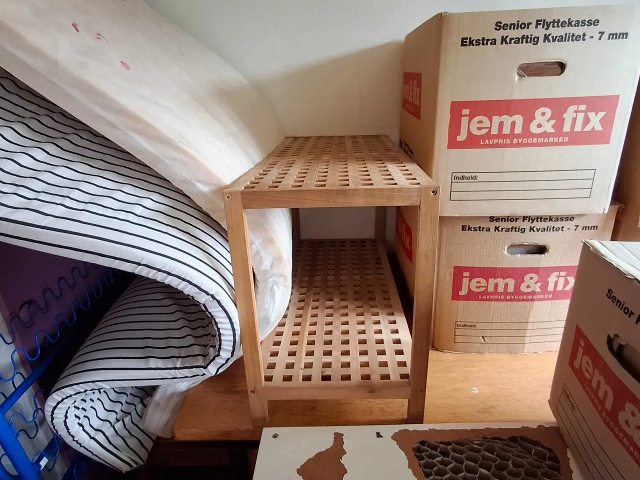 Billede 3 - SpisebordStole og borde + diverse