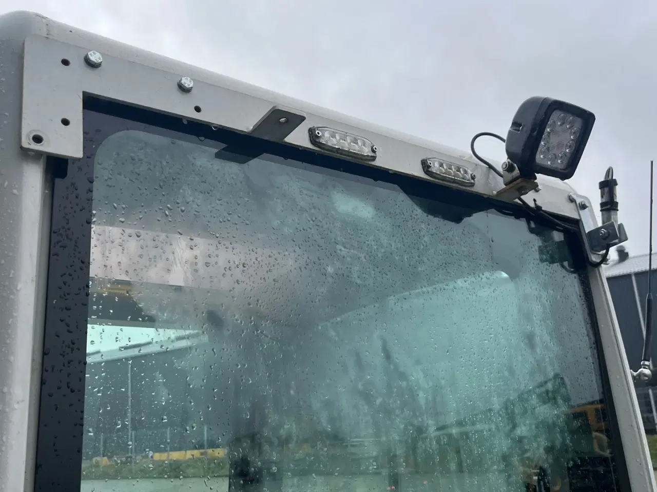 Billede 22 - Takeuchi TB225 Hydraulisk Tiltfæste, centralsmørring +3 skovle