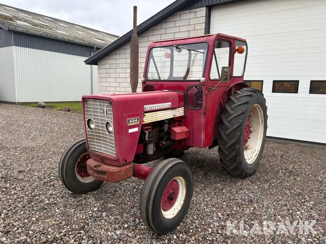 Billede 1 - Veterantraktor International 624 IH