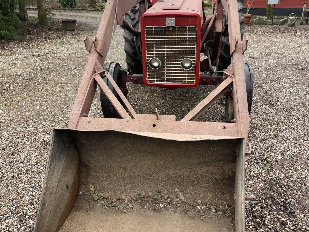 Billede 3 - Fin IH 434 med frontlæsser.