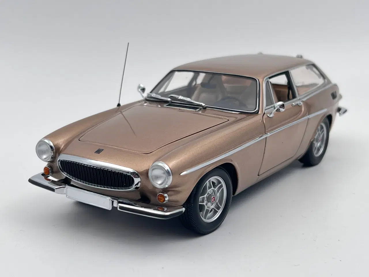 Billede 3 - 1971 Volvo P1800 ES - MINICHAMPS - 1:18