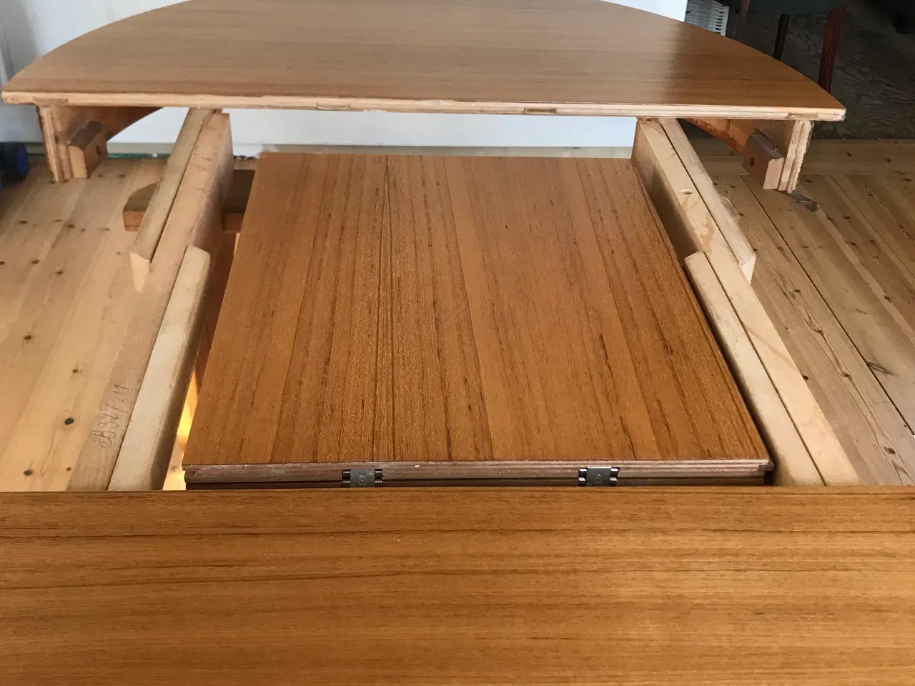 Billede 2 - Rundt spisebord i teak med 2 tillægsplader