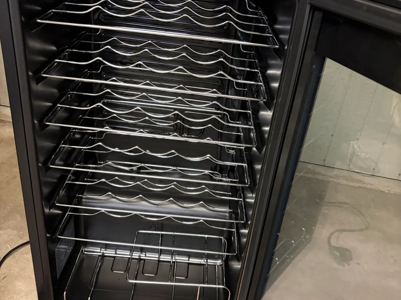 Billede 1 - Lækkert vinkøleskab