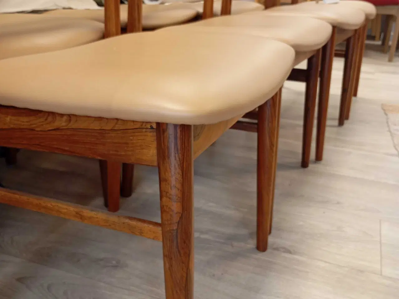 Billede 8 - Smukke palisander stole- af Henning Kjærnulf.