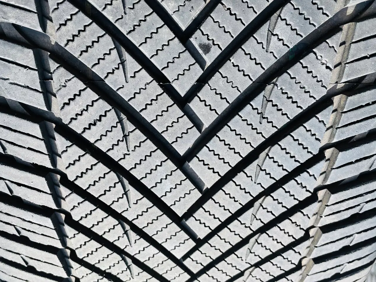 Billede 4 - To helårsdæk 245/45/17 nye