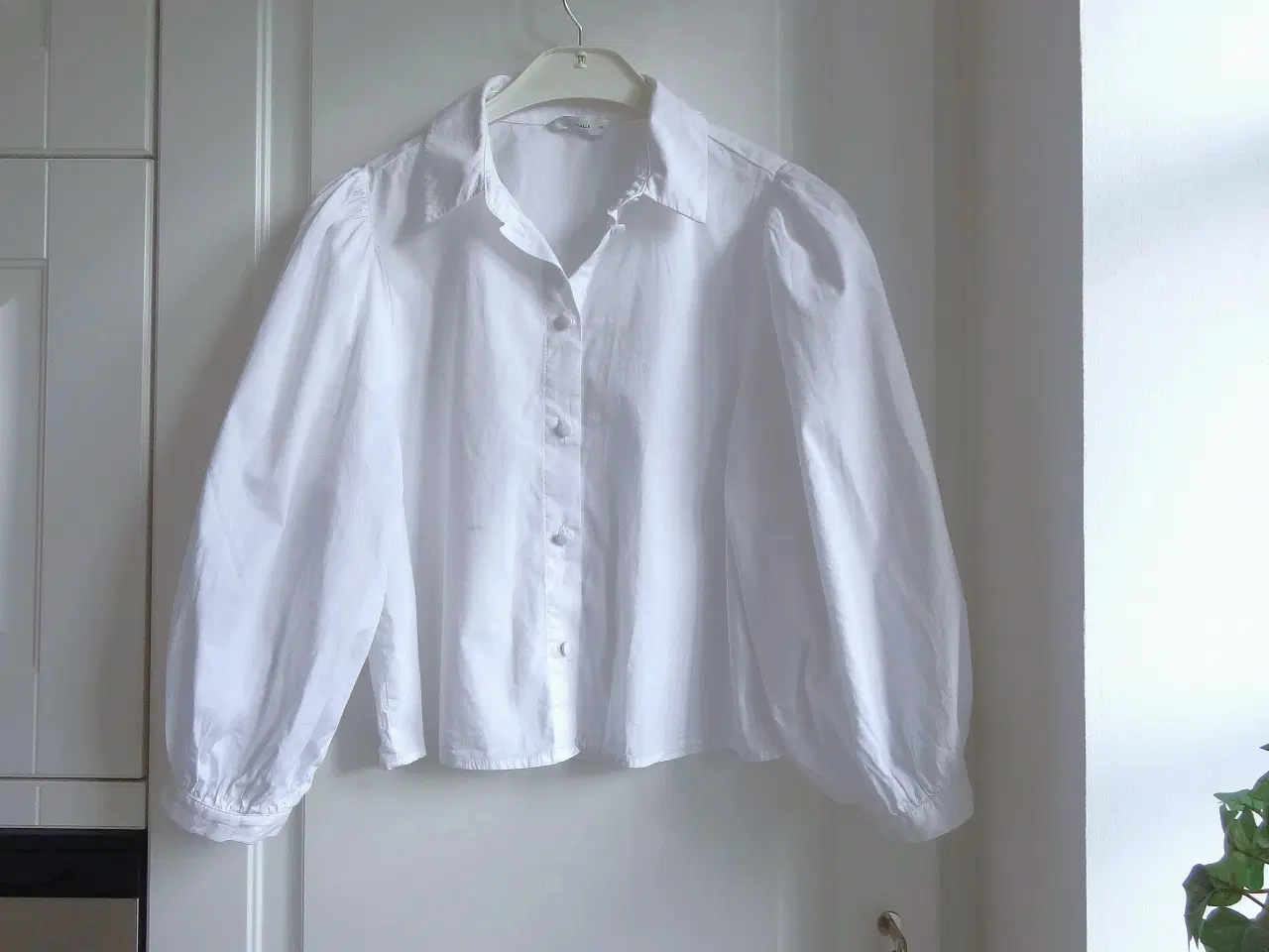 Billede 5 - Skjorte, Skjortebluse, Hvid Pigalle str 34