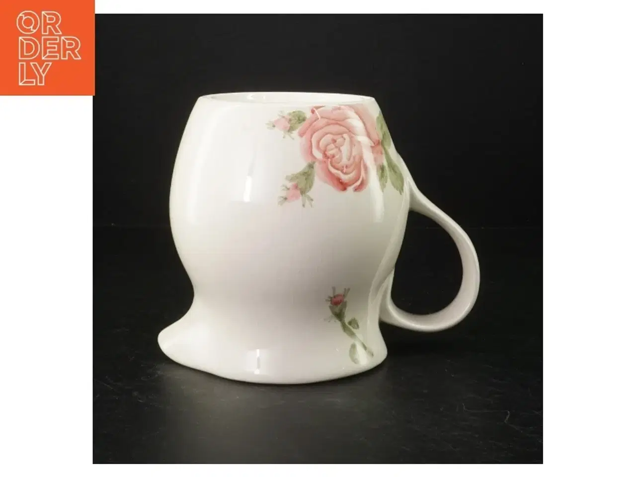 Billede 2 - Porcelænsmælkekande med rosenmotiv (str. H. 15,5 cm. ø. 13,5 cm)