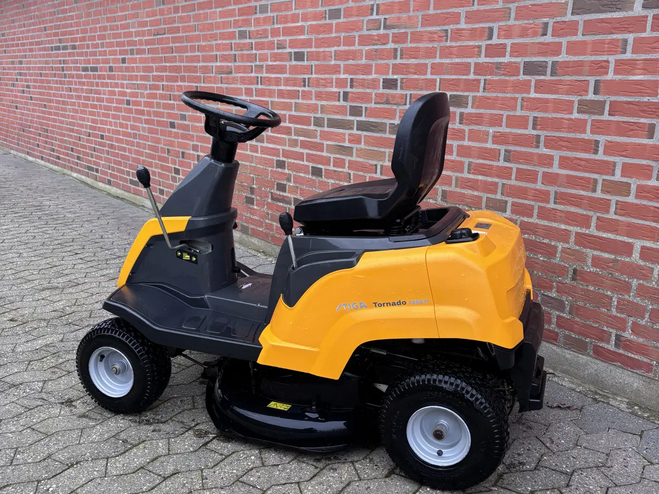 Billede 3 - Stiga Tornado 1066 HST Havetraktor