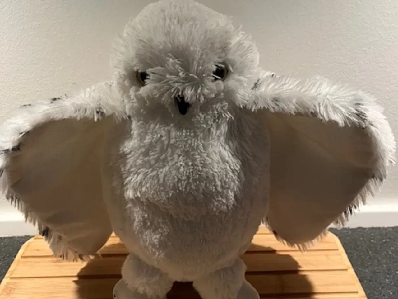 Billede 1 - Magisk Hedvig plys-ugle - Harry Potter – (H 27 cm)