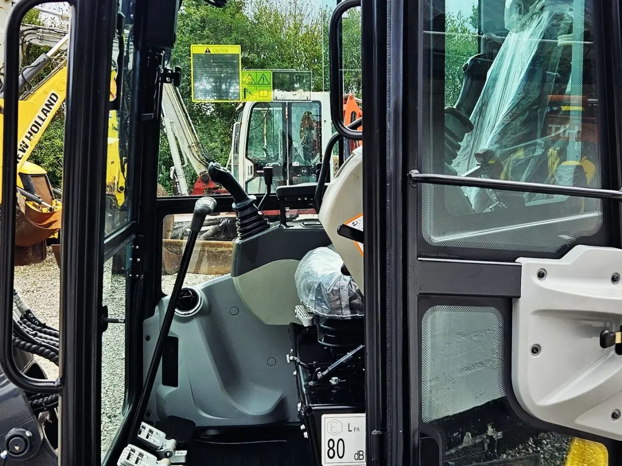 Billede 12 - Eurotrac HE26-SR / fabriksny / Engcon rotortilt / Yanmar motor / skovlsæt