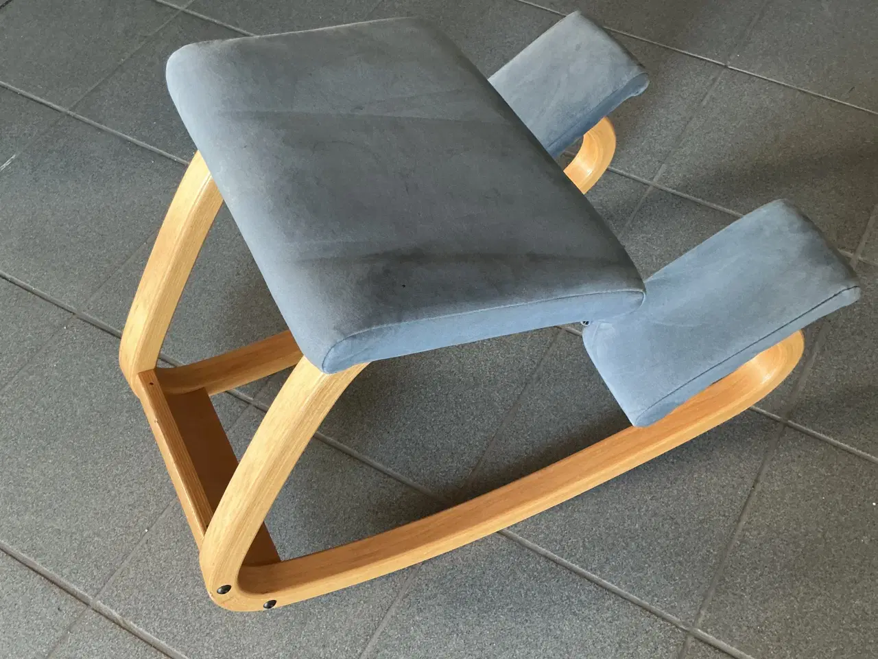 Billede 2 - Balancestol tegnet af Peter Opsvik Stokke knæstol.