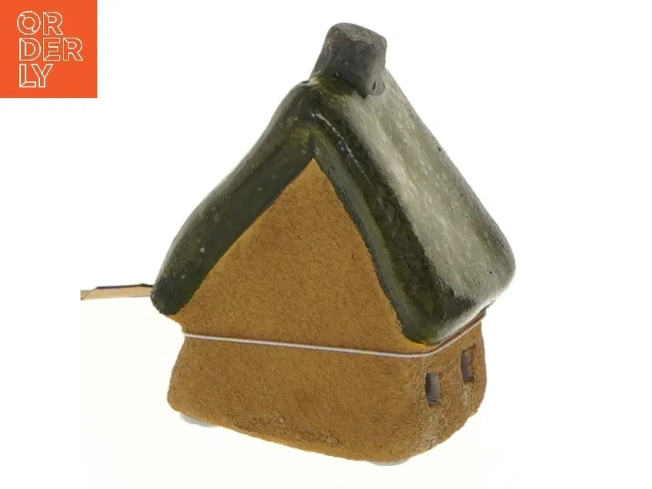 Billede 3 - Keramikhus med græs tag fra Det Gamle Apotek (str. 9x6x6 cm)