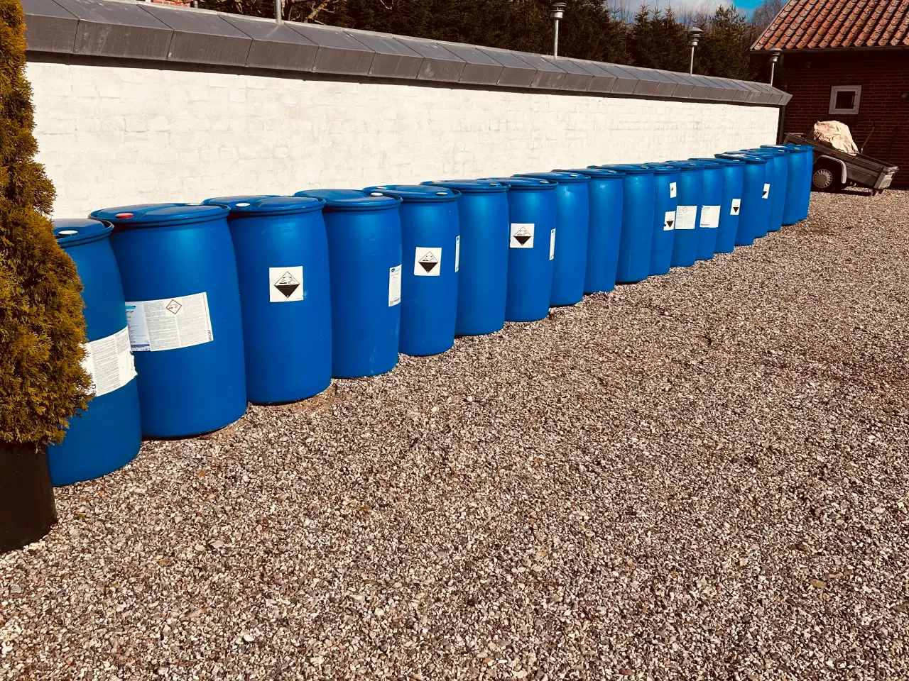 Billede 2 -  Blå plast Tønder 80 kr. 