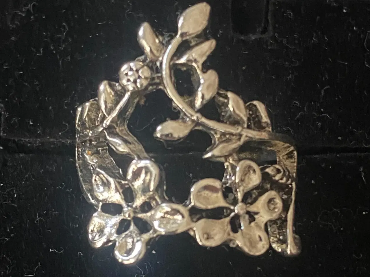 Billede 1 - * Flot fingerring med blomster - i Tibetansk Sølv