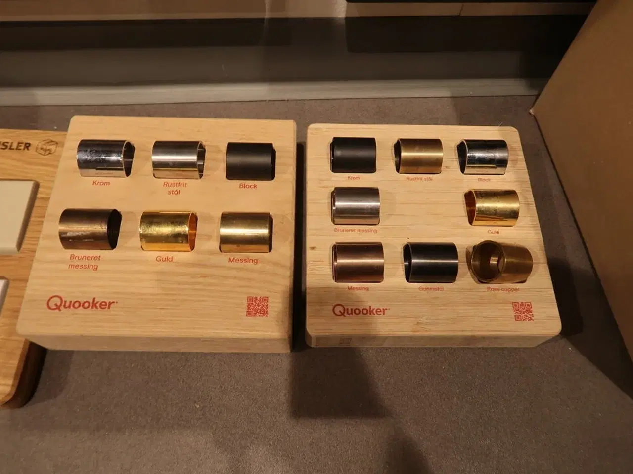 Billede 13 - Vægplader med parti Låger, bordpladeprøver, greb m.m.