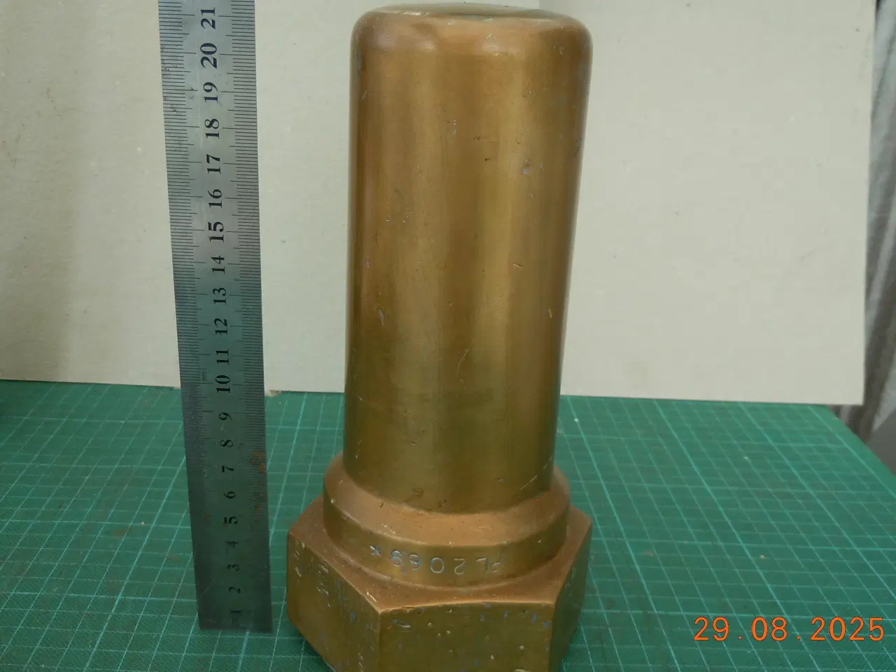 Billede 1 - Kæmpe topmøtrik, 3,3 kg bronze