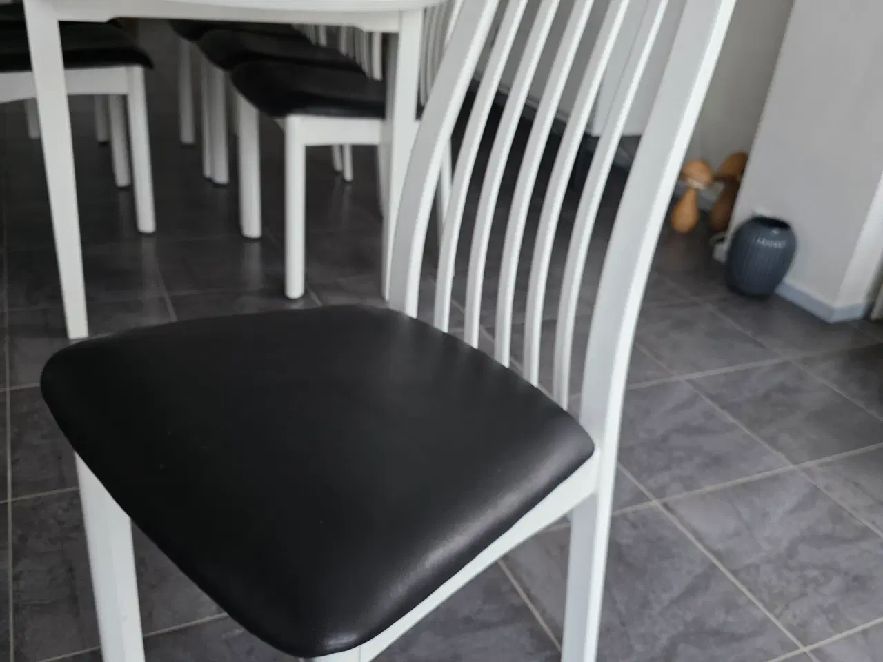 Billede 3 - Spisebord og stole