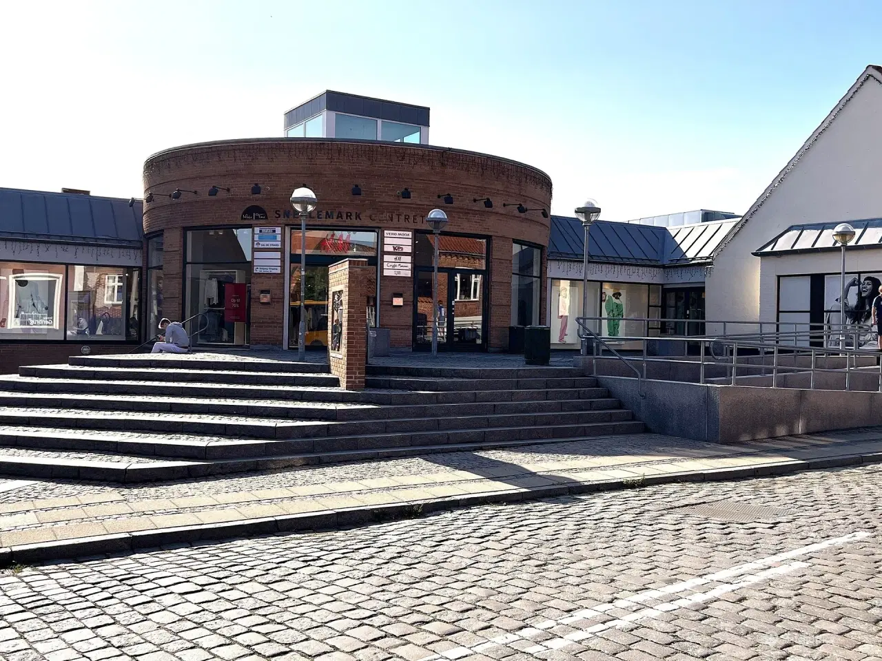 Billede 2 - Snellemarks Centret - Bornholms shopping center - midt i Rønne
