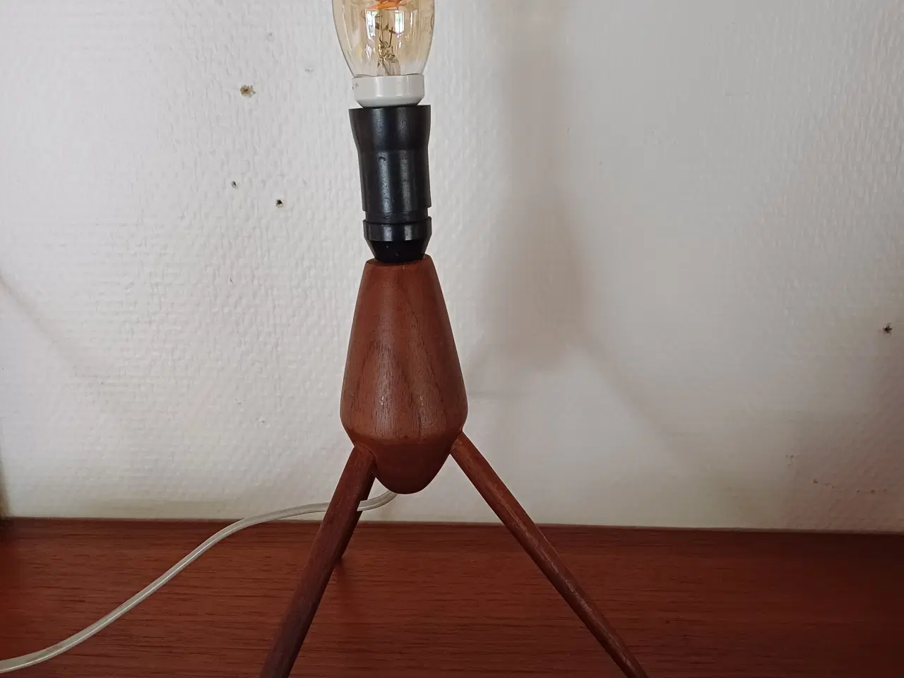 Billede 4 - Lille hjælper bordlampe I teak 